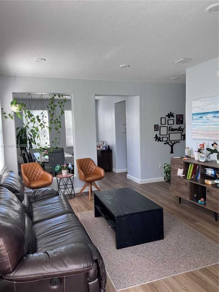 8642 Nw 109th Ct #0 - Photo 4 of 21