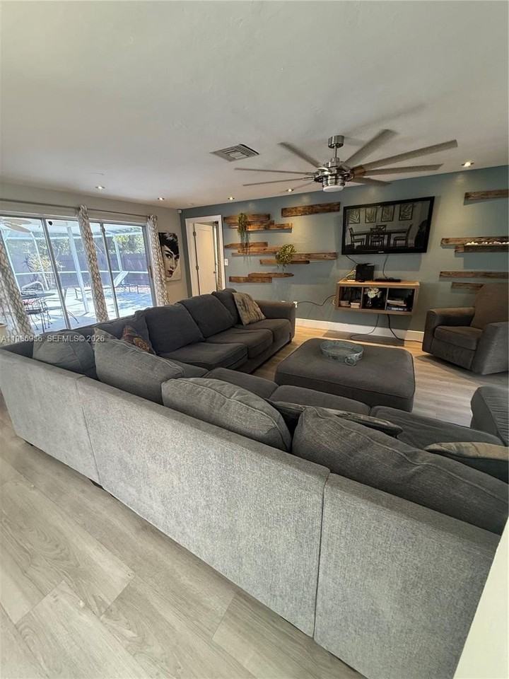 7328 Pebble Beach Rd - Photo 3 of 32