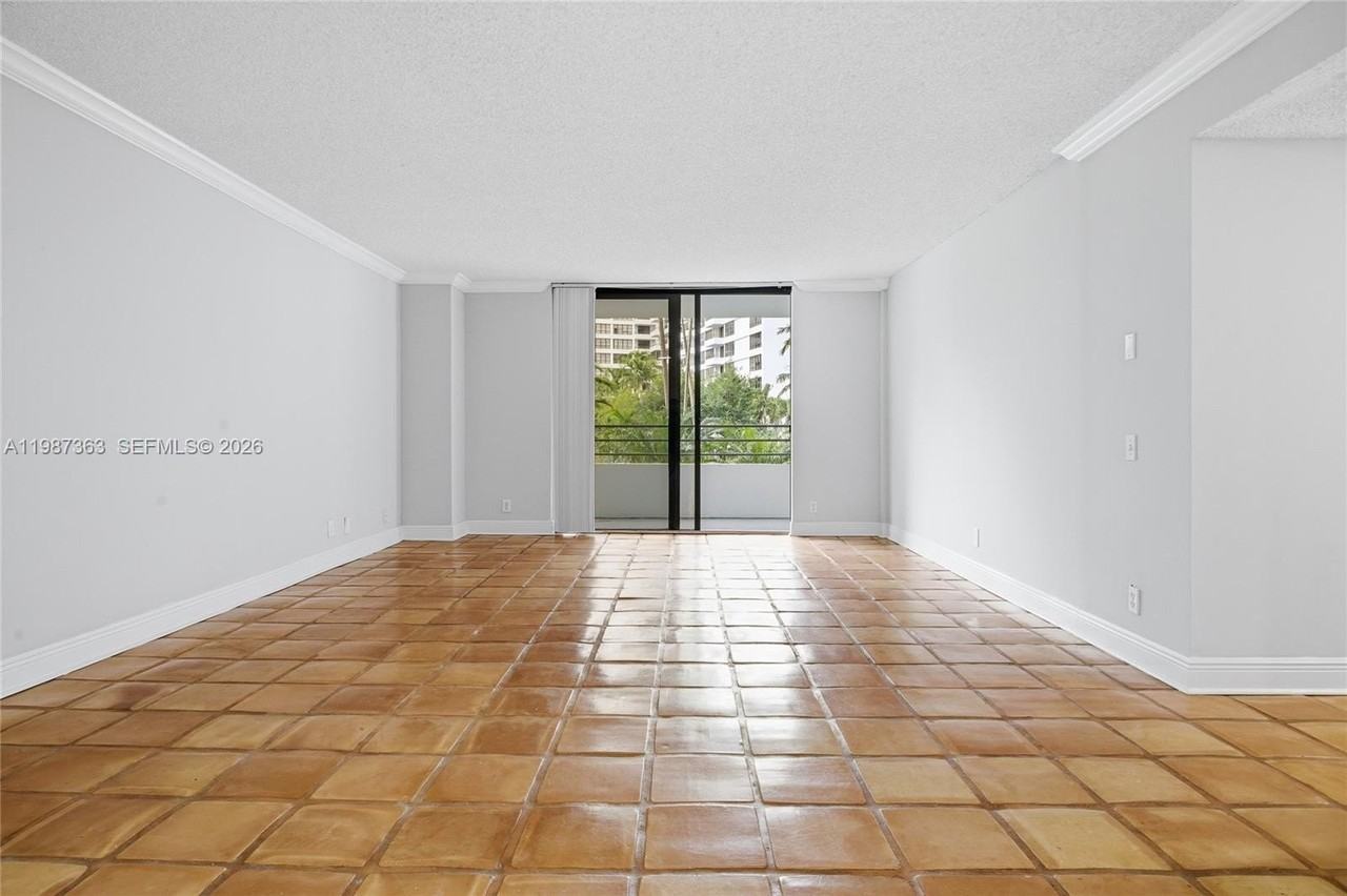 2500 Parkview Dr #415 - Photo 2 of 27