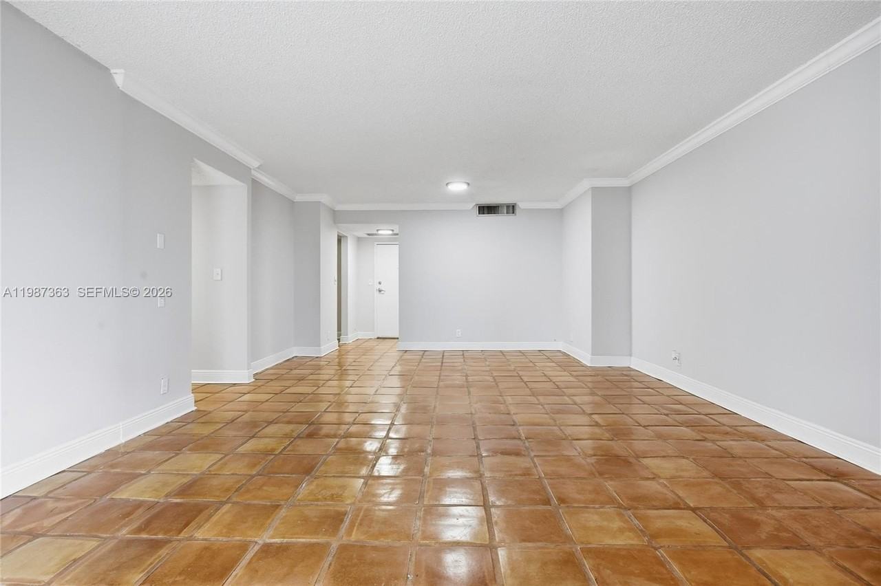 2500 Parkview Dr #415 - Photo 4 of 27