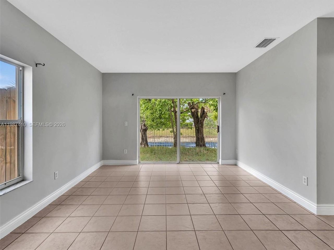 1498 Sw 106th Ave #1498 - Photo 4 of 46