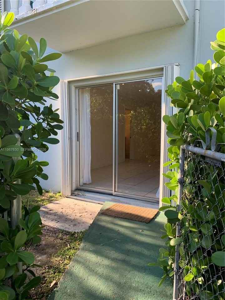 1200 Mariposa Ave #E104 - Photo 3 of 22