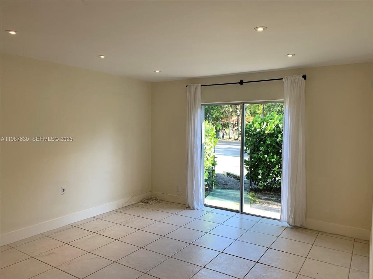 1200 Mariposa Ave #E104 - Photo 5 of 22