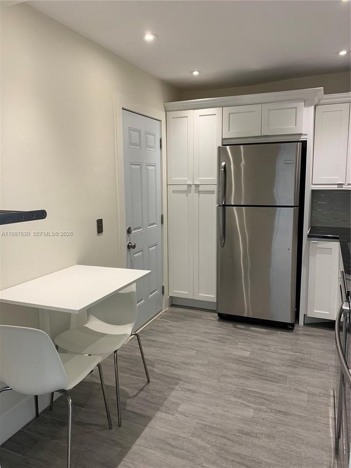 1200 Mariposa Ave #E104 - Photo 7 of 22