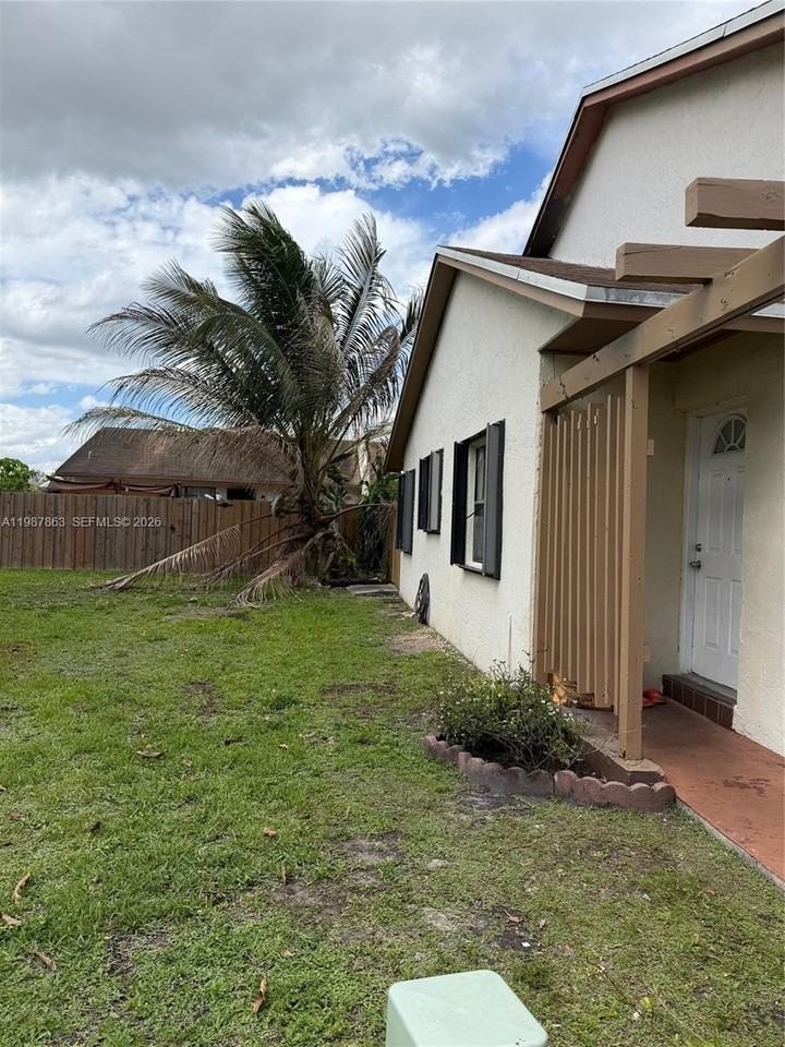 1419 Yellowthroat St - Photo 3 of 26