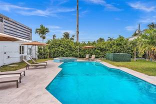 703 Ne 7th St #5 - Photo 1 of 1