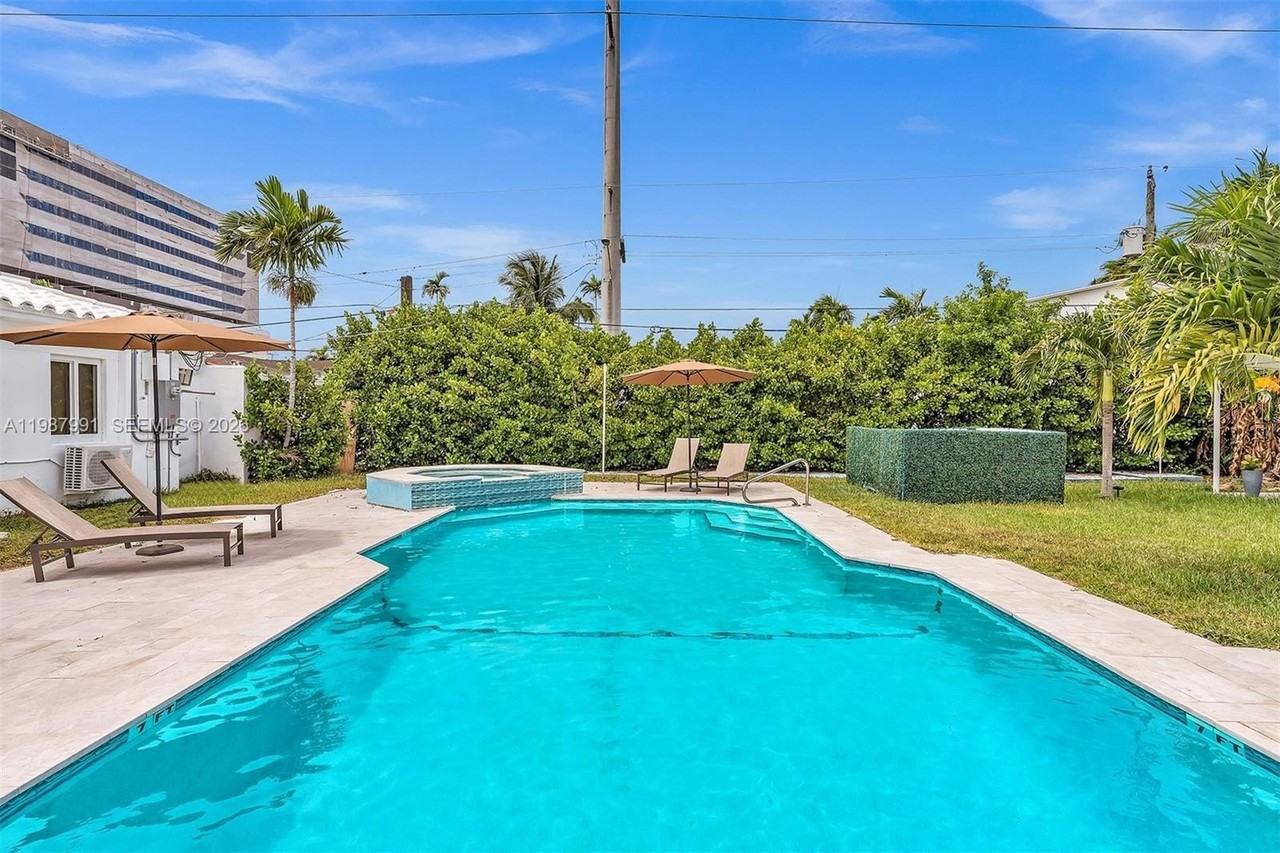 703 Ne 7th St #5 - Photo 3 of 40