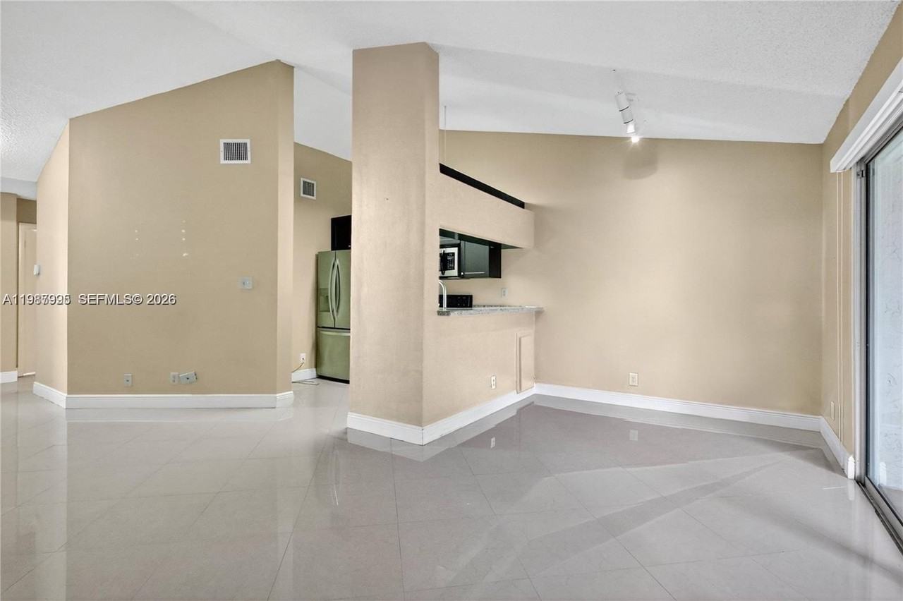 9407 Sw 138th Pl #9407 - Photo 2 of 21