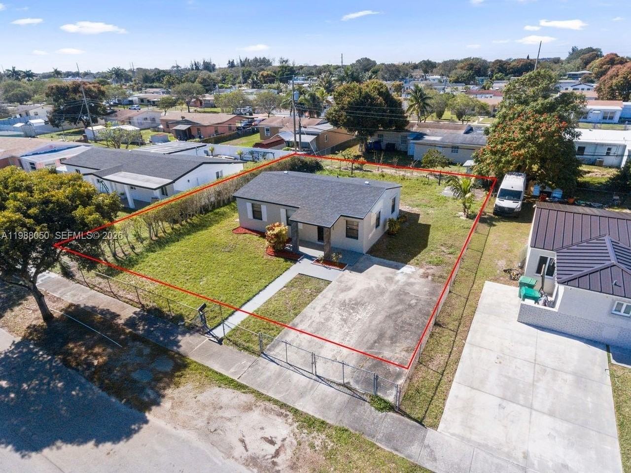 15900 Nw 18th Ave - Photo 3 of 40