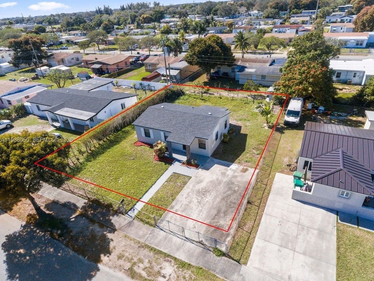 15900 Nw 18th Ave - Photo 4 of 40