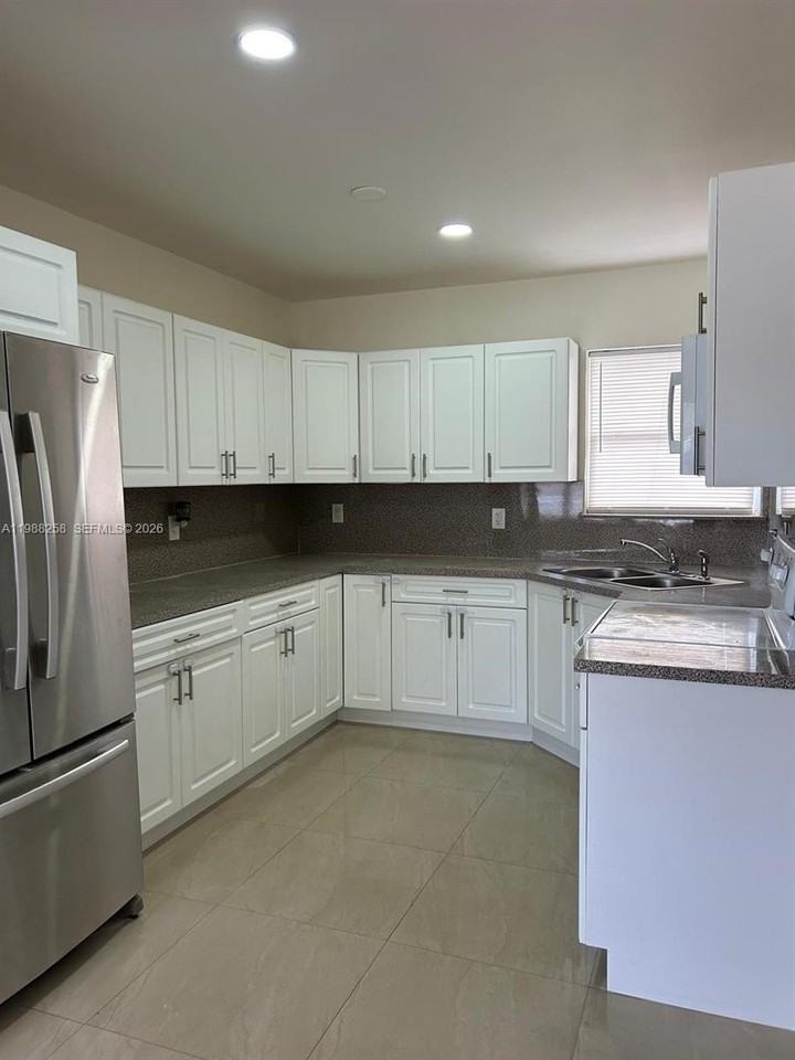 3310 Nw 171st St - Photo 5 of 11