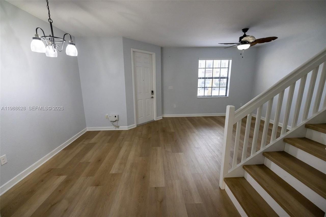 3213 Se 6th St - Photo 6 of 24
