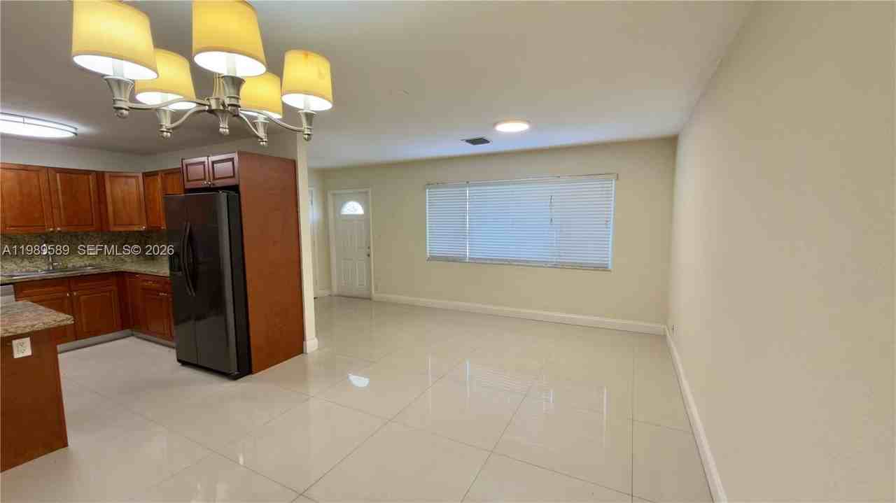 1125 Nw 16th Ct #1125 - Photo 4 of 48