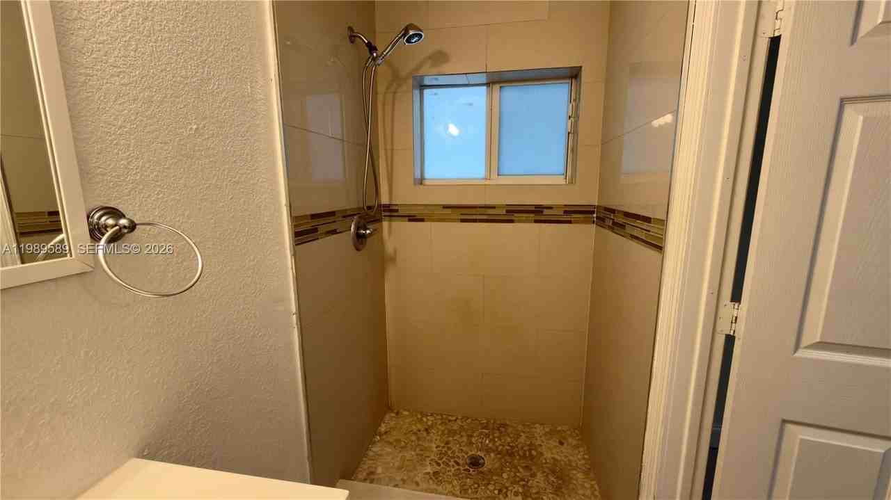1125 Nw 16th Ct #1125 - Photo 5 of 48