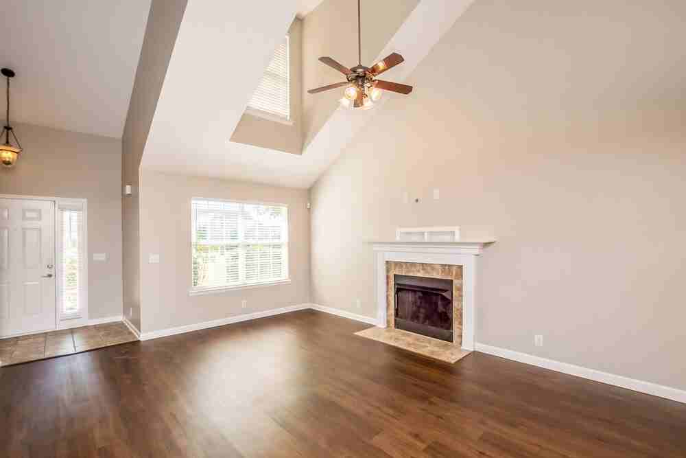 3320 Leslie Ln - Photo 2 of 14