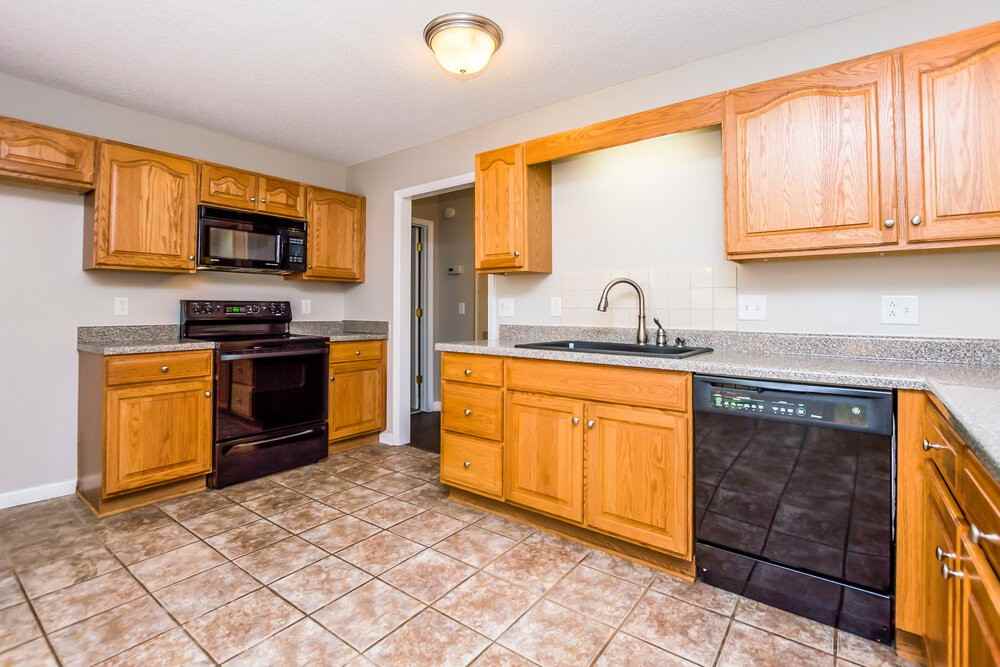 3320 Leslie Ln - Photo 4 of 14