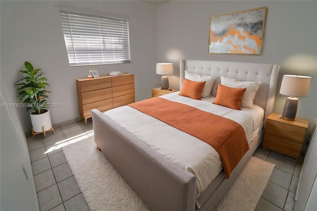 951 Sw 7th St #2 - Photo 3 of 14