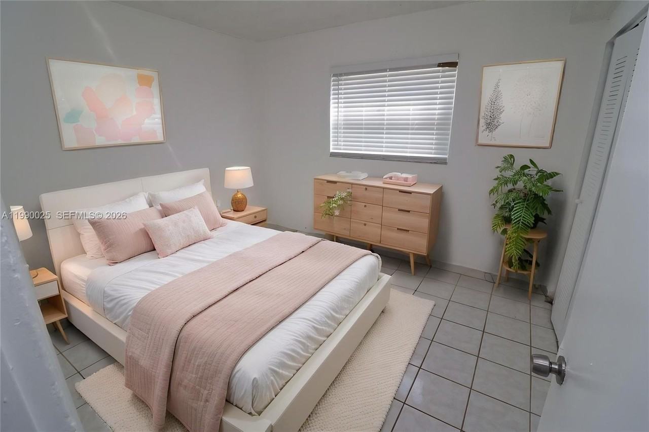 951 Sw 7th St #2 - Photo 5 of 14