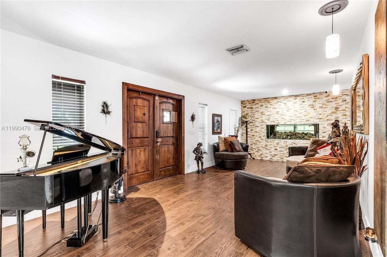 18851 Sw 218th St - Photo 4 of 27