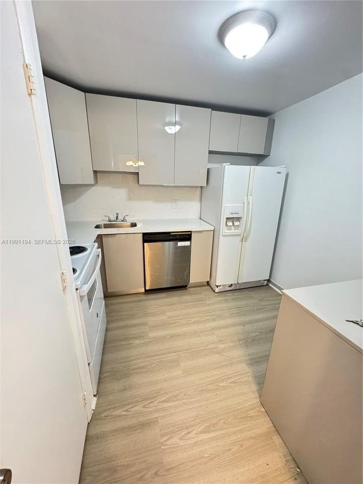 4160 Inverrary Dr #510 - Photo 3 of 25