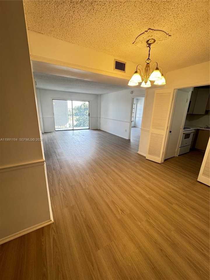 4160 Inverrary Dr #510 - Photo 7 of 25
