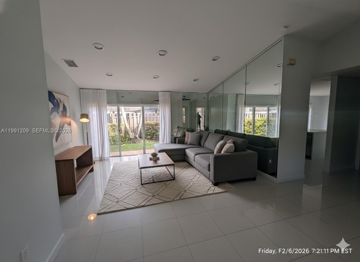 5753 Nw 98th Ave - Photo 2 of 23