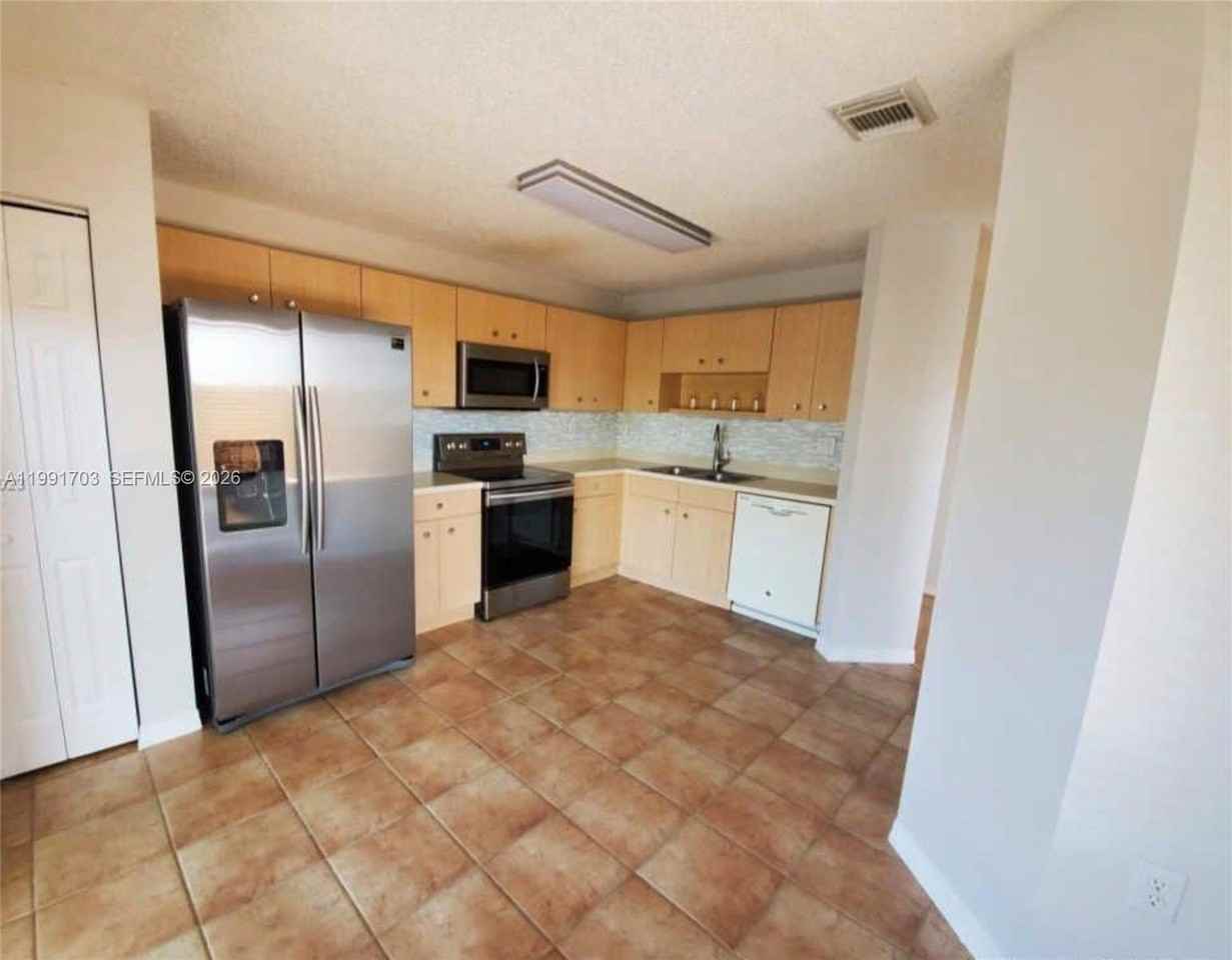 7464 Sw 164th Ct - Photo 6 of 22