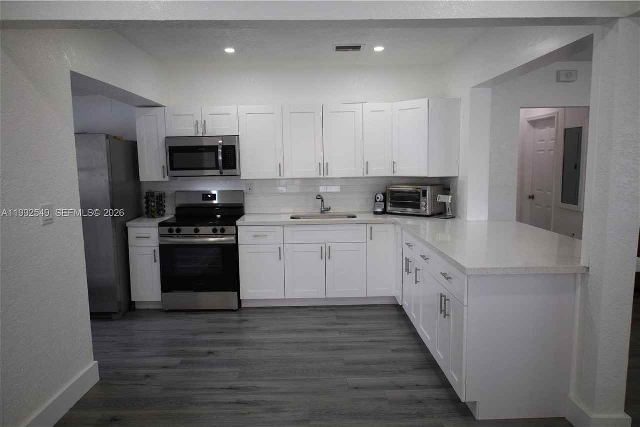 181 Ne 121st St - Photo 4 of 15