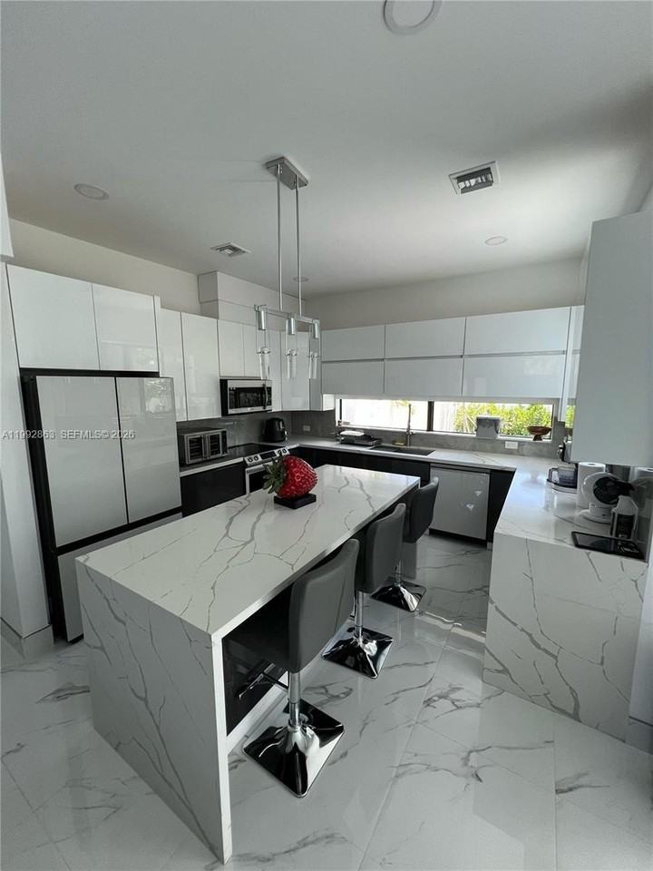 2342 Mckinley St #3 - Photo 2 of 21