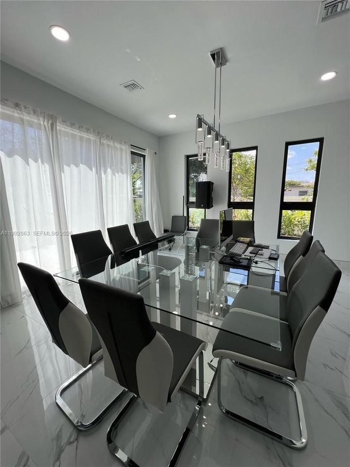 2342 Mckinley St #3 - Photo 3 of 21