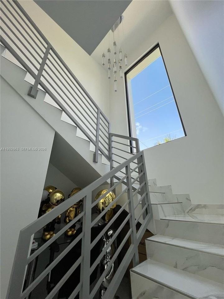 2342 Mckinley St #3 - Photo 6 of 21