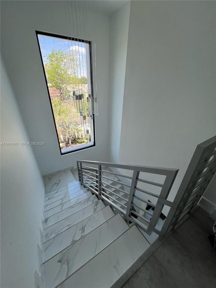 2342 Mckinley St #3 - Photo 7 of 21