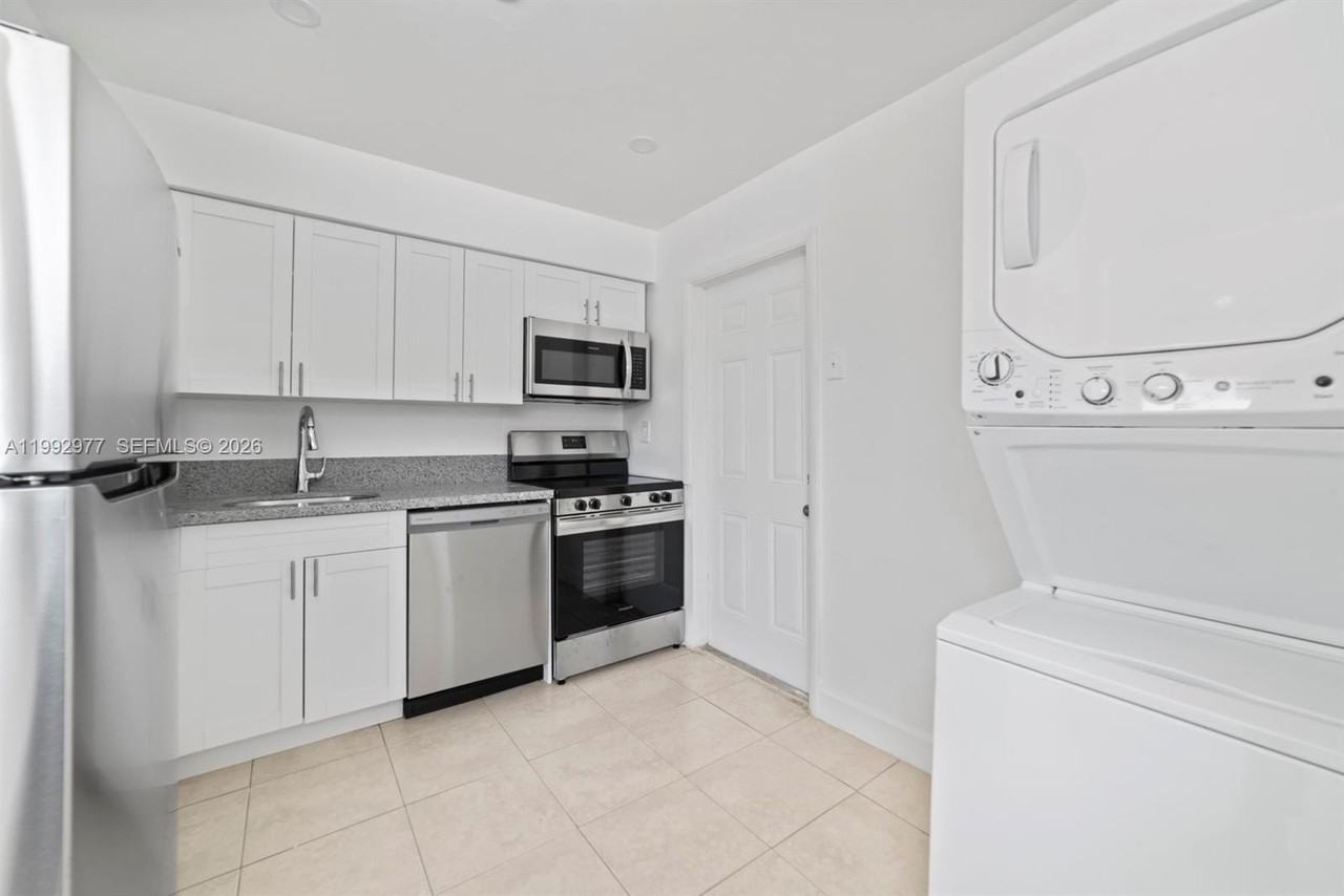 2457 Ne 183rd St #2457 - Photo 7 of 16