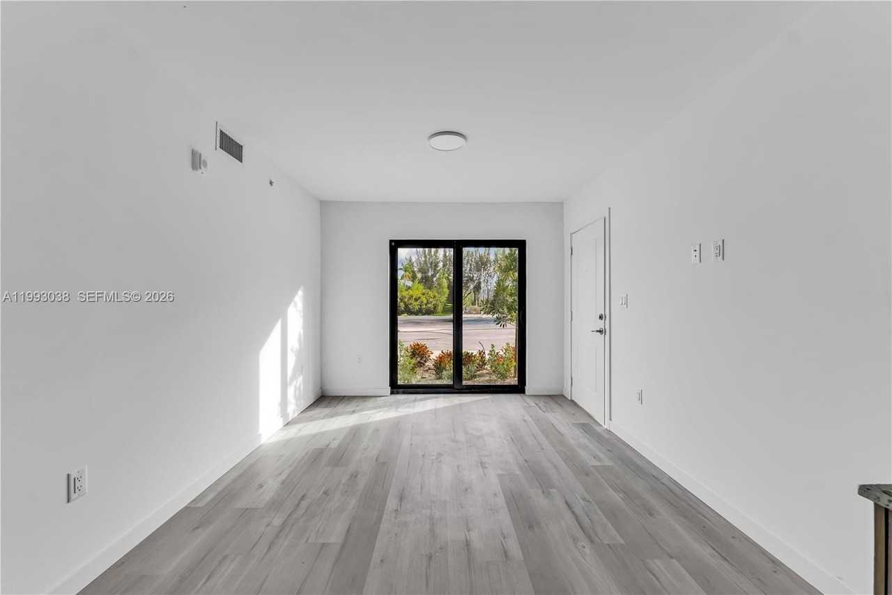 175 Nw 160th St #320 - Photo 2 of 14