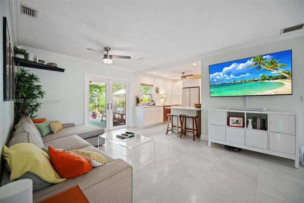 350 Ne 59th St - Photo 3 of 28