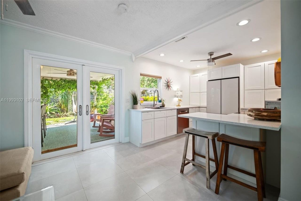 350 Ne 59th St - Photo 6 of 28