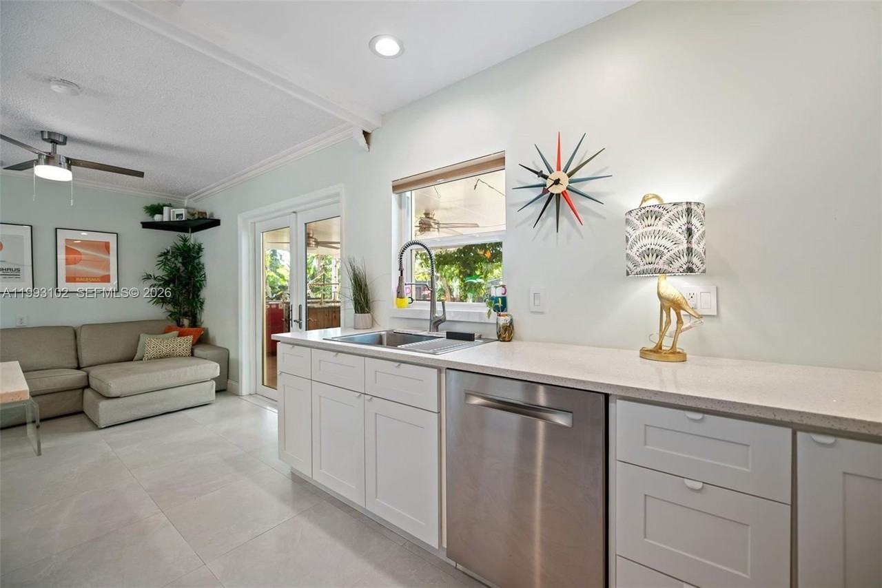 350 Ne 59th St - Photo 7 of 28