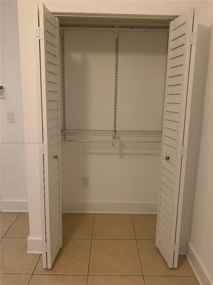 712 Sw 56th Ave #7B - Photo 6 of 7