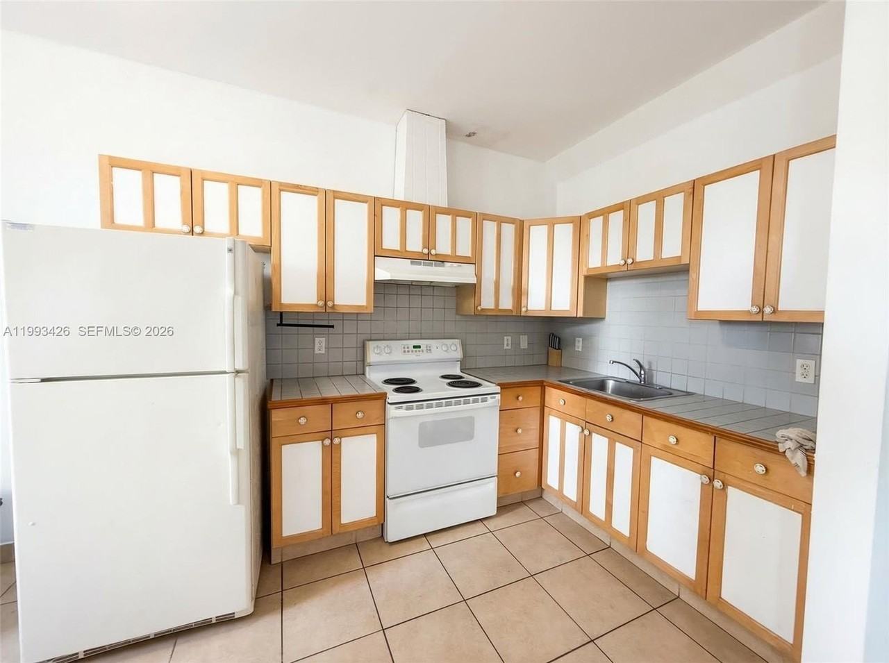 404 Ne 27th St #1-2A - Photo 5 of 12