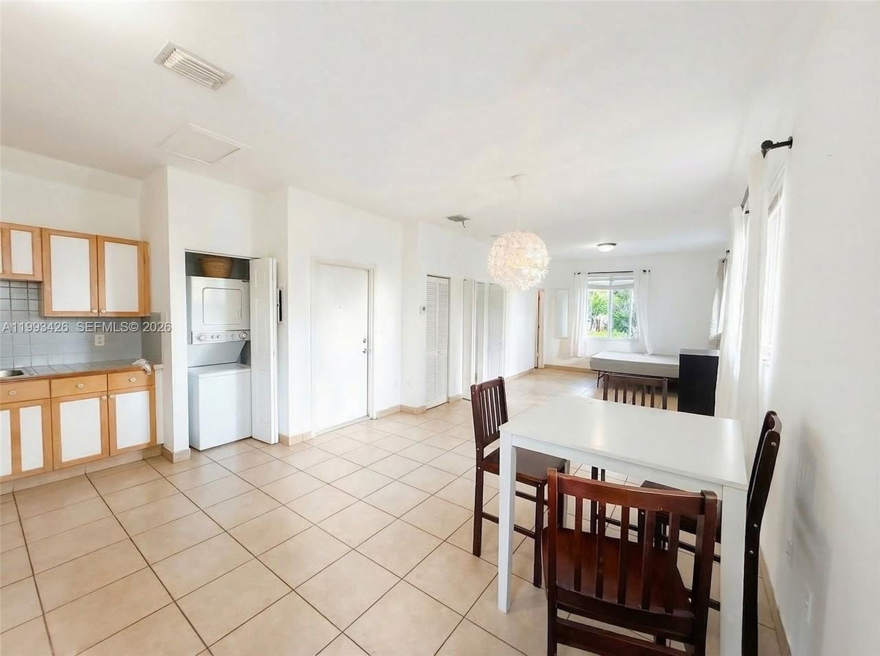 404 Ne 27th St #1-2A - Photo 6 of 12