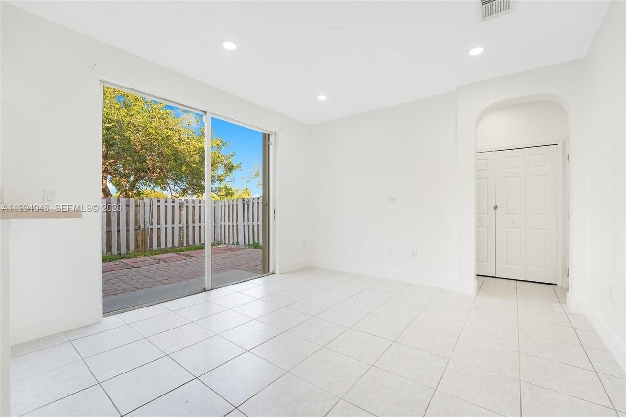 27433 Sw 137th Ct #1 - Photo 5 of 28