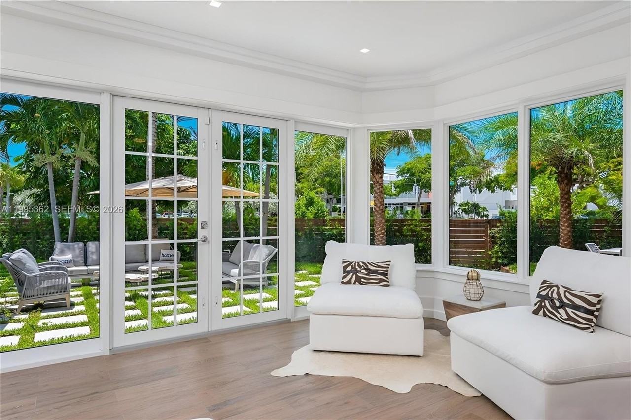 2575 Pine Tree Dr - Photo 5 of 32