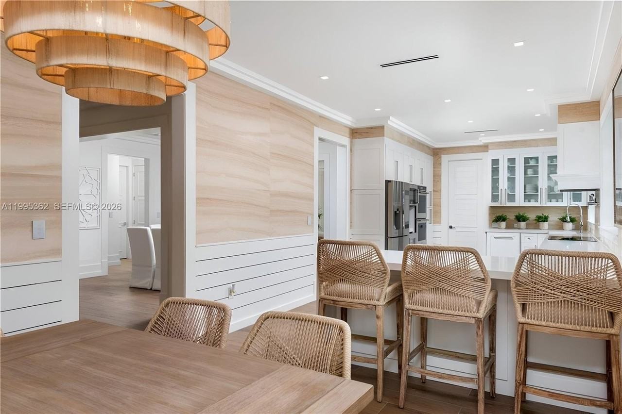 2575 Pine Tree Dr - Photo 7 of 32