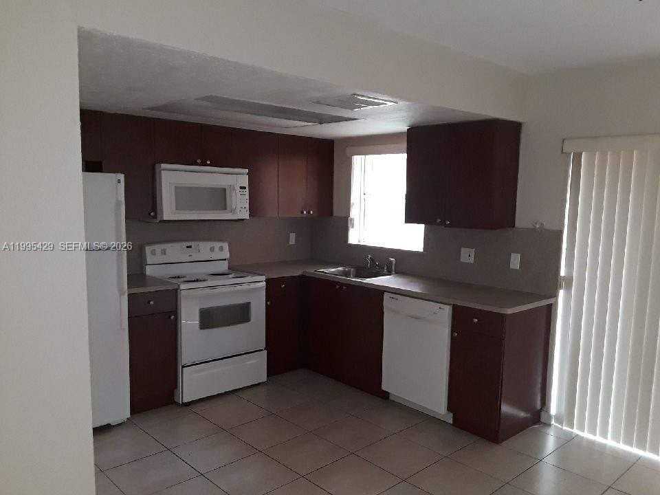 2604 Nw 52nd Ave #C15 - Photo 2 of 12