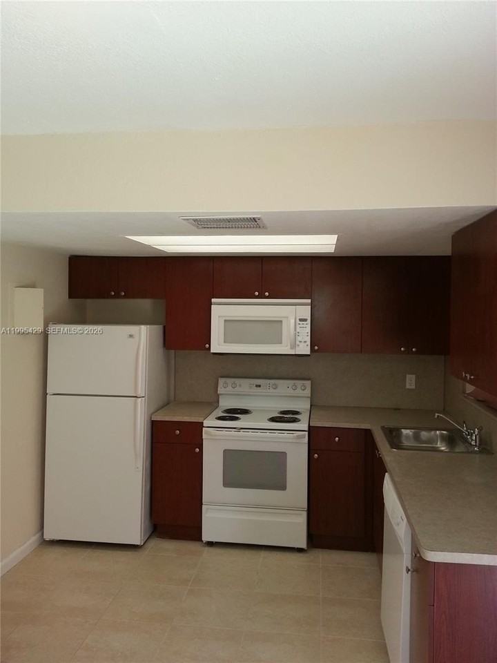 2604 Nw 52nd Ave #C15 - Photo 6 of 12