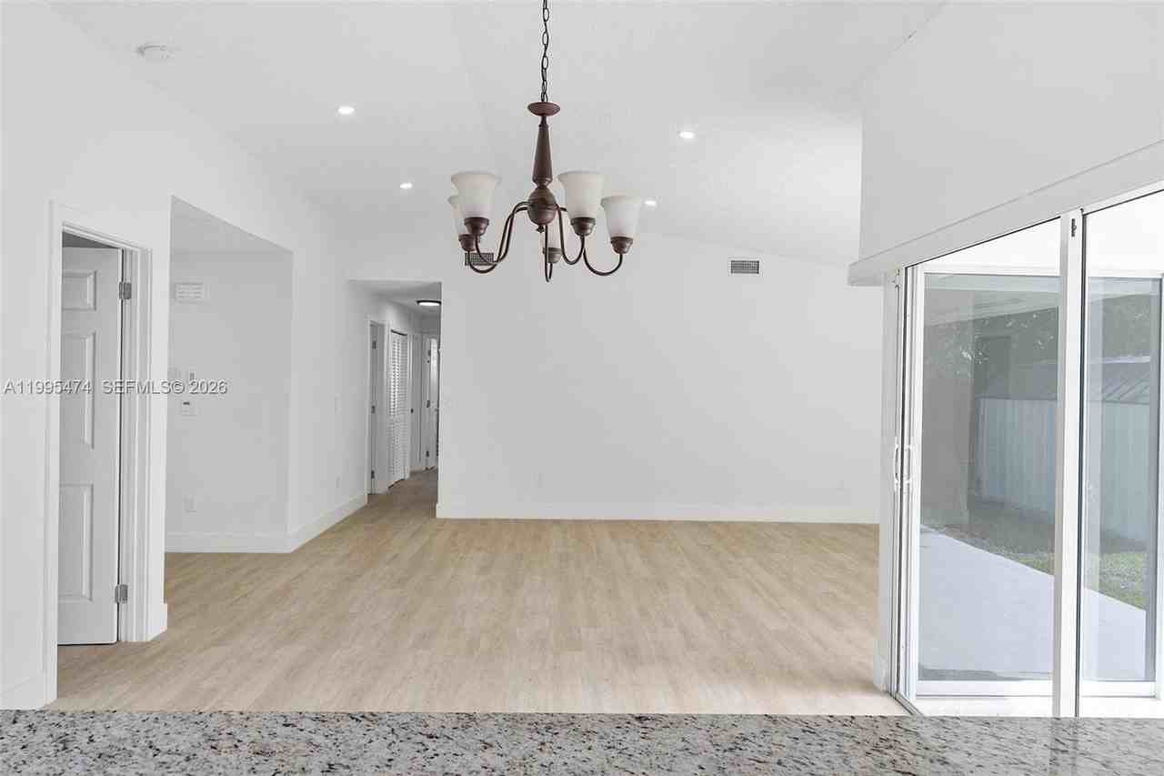13750 Sw 282nd St - Photo 7 of 24