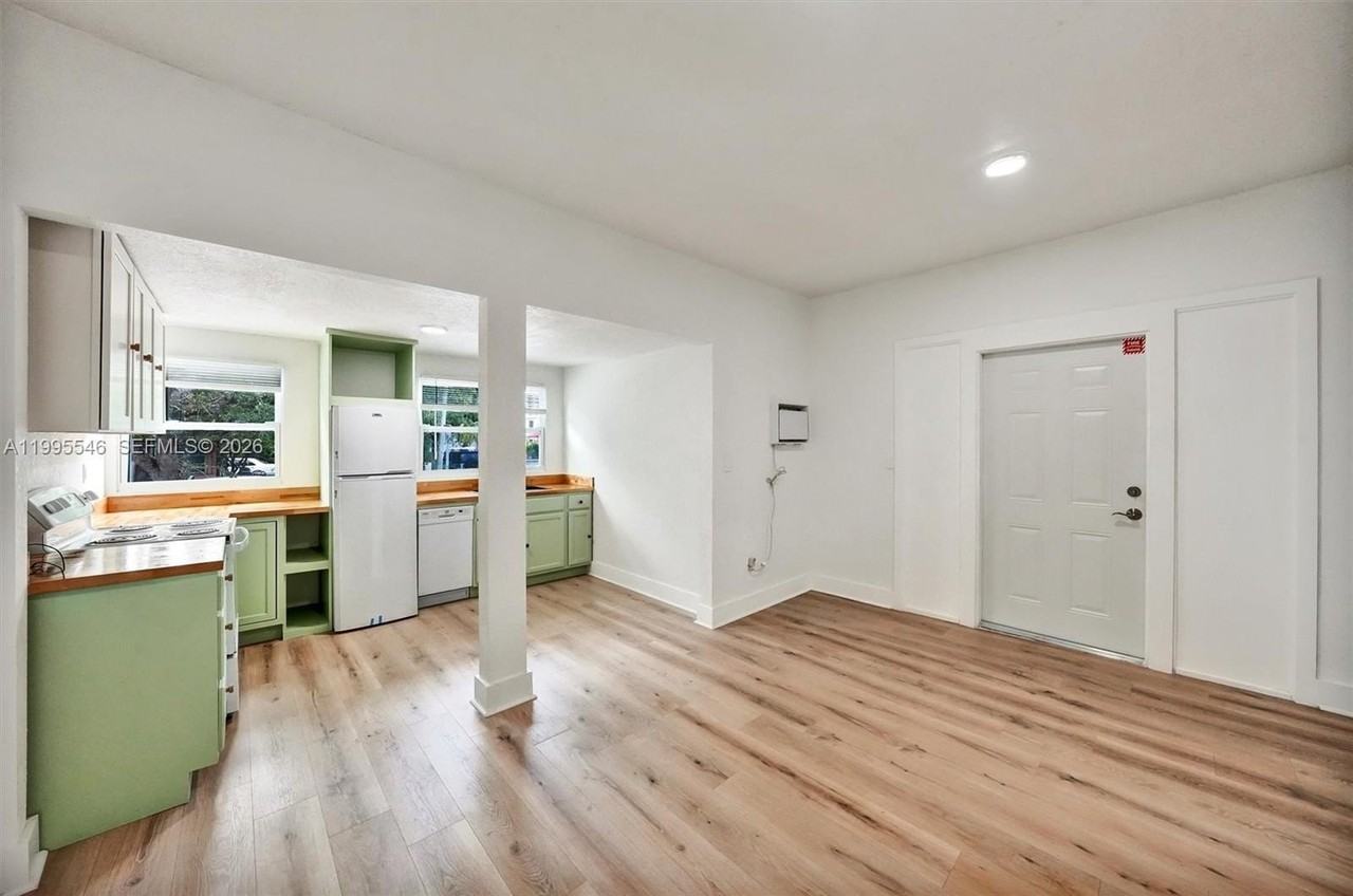 1411 Sw 3rd St #2 - Photo 4 of 20