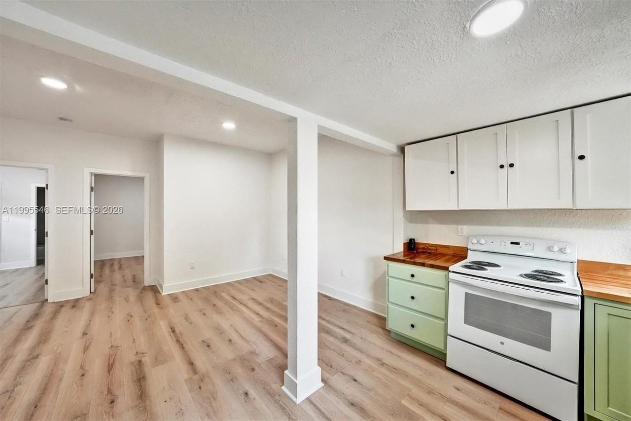 1411 Sw 3rd St #2 - Photo 6 of 20