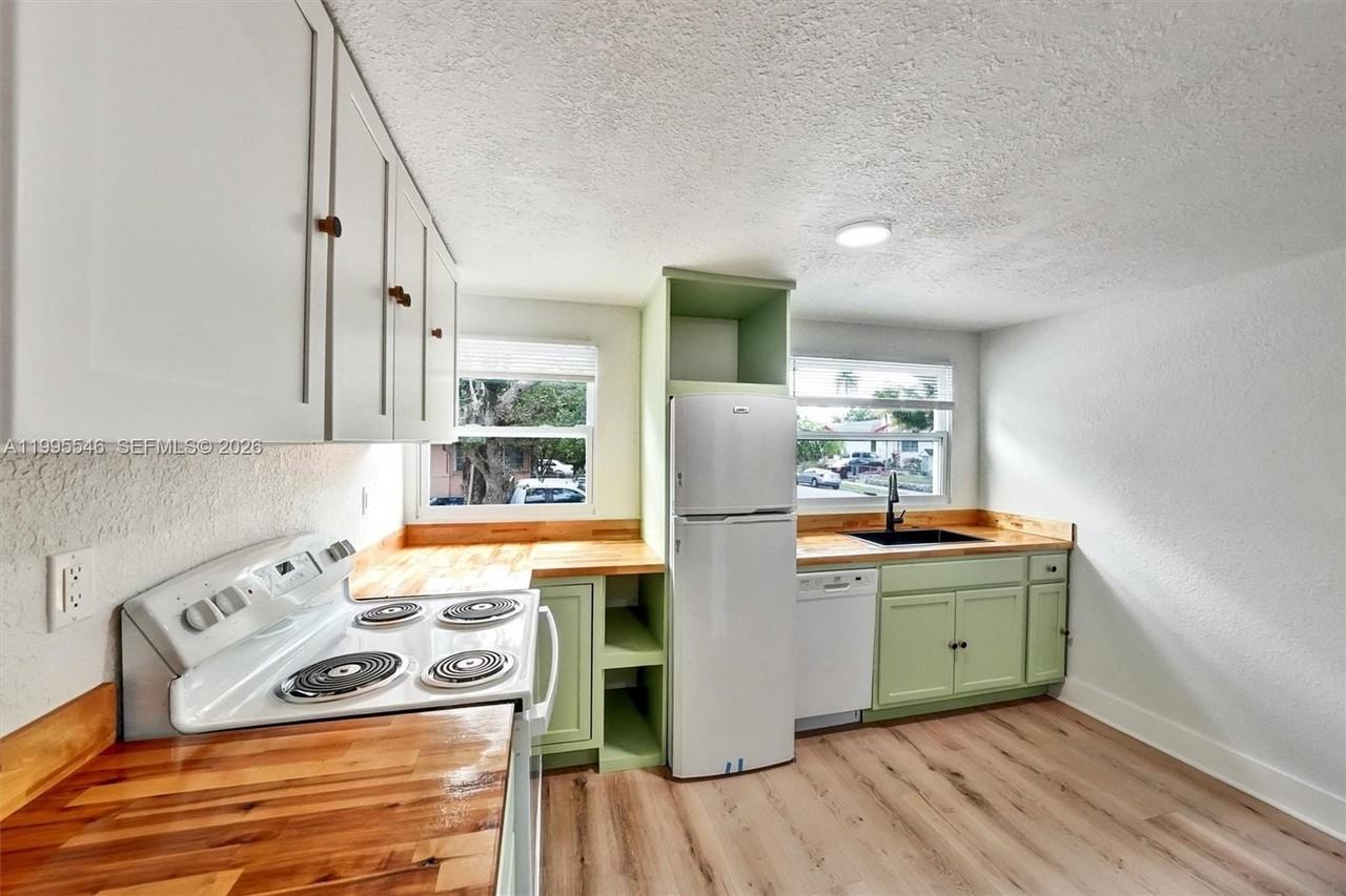 1411 Sw 3rd St #2 - Photo 7 of 20