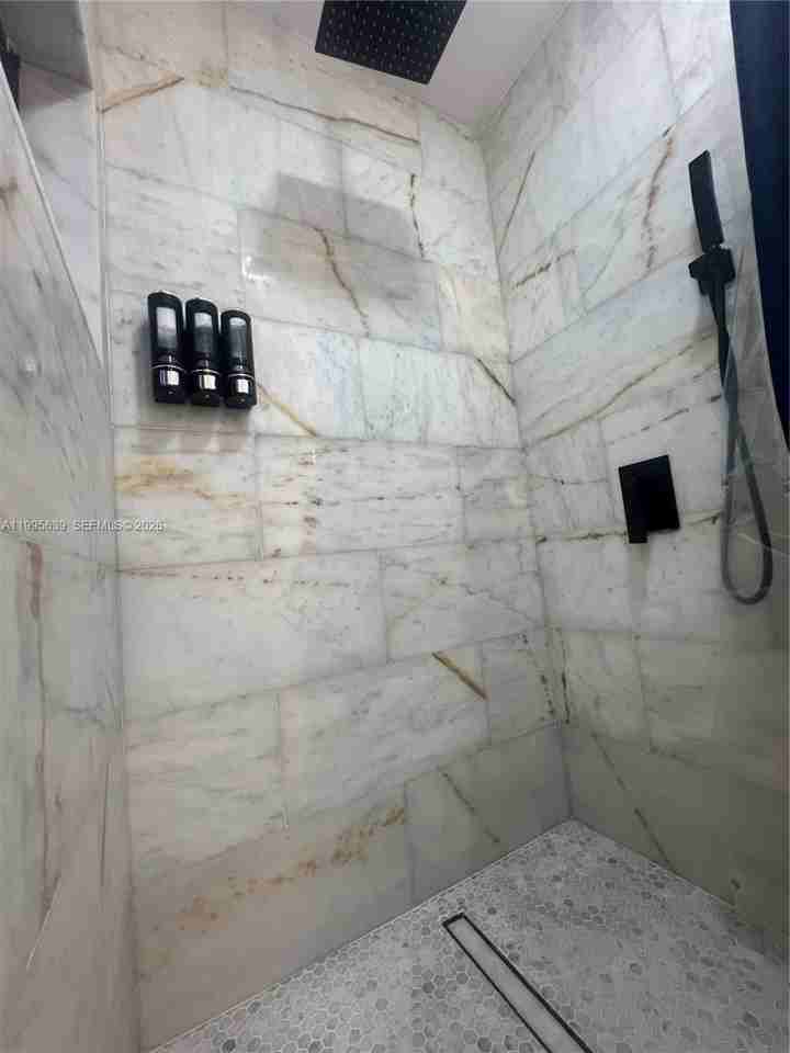 2723 Sw 13th St - Photo 7 of 10